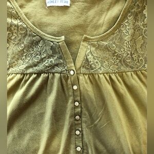 Woman’s blouse,Ashley Blue, 6 buttons, lace neckline/sleeves, XL, cotton, green